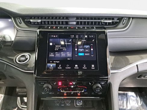 Certified 2023 Jeep Grand Cherokee Altitude image 22