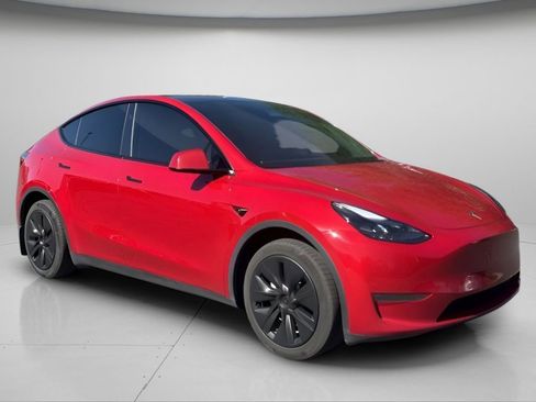 Used 2023 Tesla Model Y Long Range AWD/4WD image 2