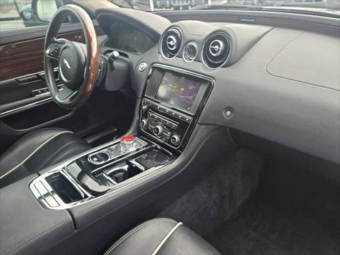 Used 2017 Jaguar XJ R-Sport image 12
