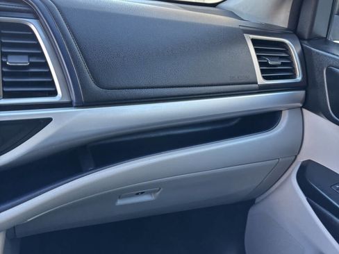 Used 2016 Toyota Highlander XLE image 13
