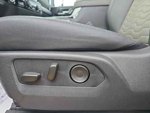 Used 2025 Chevrolet Silverado 2500 ZR2 w/ Technology Package image 17