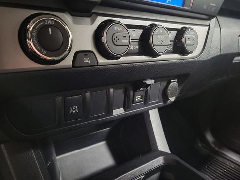 Used 2022 Toyota Tacoma SR AWD/4WD image 21