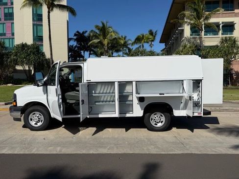 New 2025 Chevrolet Express 3500 w/ Power Convenience Package RWD image 9