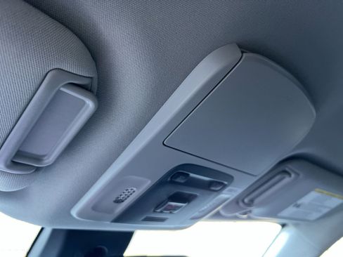 Used 2024 Toyota Camry SE image 33