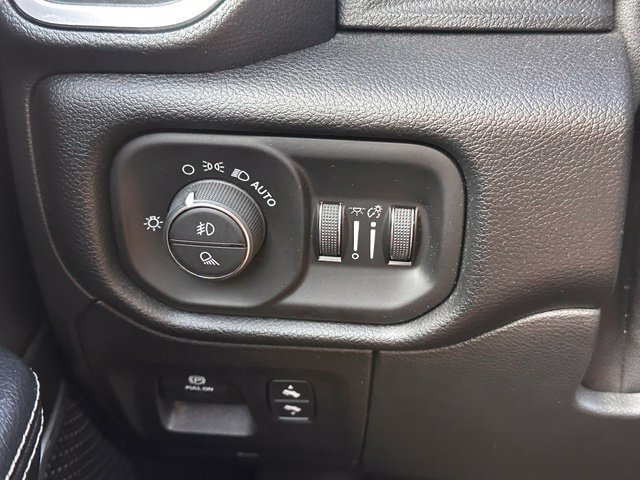 Used 2022 RAM 1500 Laramie AWD/4WD image 17