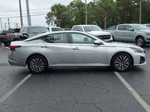 Used 2023 Nissan Altima 2.5 SV image 8