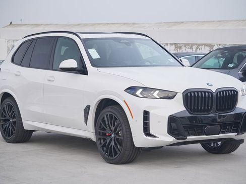 New 2026 BMW X5 sDrive40i w/ M Sport Package image 3