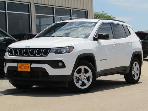 Used 2024 Jeep Compass Latitude AWD/4WD image 12