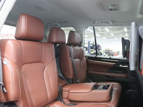 Used 2019 Lexus LX 570 4WD w/ Luxury Package image 25