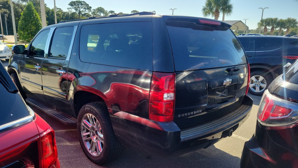 Used 2008 Chevrolet Suburban LTZ w/ LTZ Preferred Equipment Group RWD image 8