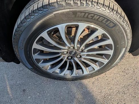 Certified 2023 Lincoln Aviator Reserve w/ Equipment Group 201A image 9