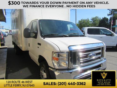 Used 2018 Ford E-350 and Econoline 350 Super Duty image 2