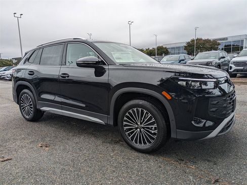 New 2025 Volkswagen Tiguan S image 2