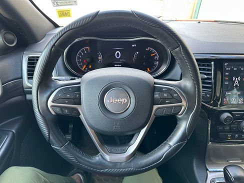 Used 2019 Jeep Grand Cherokee Altitude AWD/4WD image 2