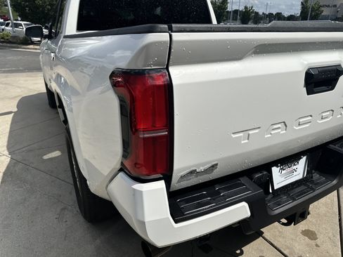 Certified 2025 Toyota Tacoma SR5 AWD/4WD image 12