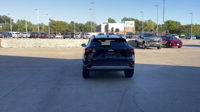 Used 2025 Chevrolet Trax LT FWD image 7