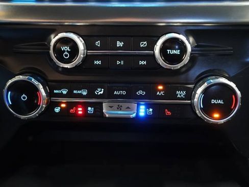 Used 2022 Ford F150 Lariat w/ Equipment Group 502A High AWD/4WD image 14