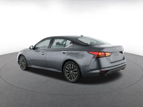 Used 2025 Nissan Altima 2.5 SV FWD image 7
