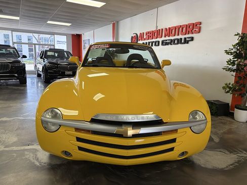 Used 2004 Chevrolet SSR w/ Preferred Equipment Group RWD image 3