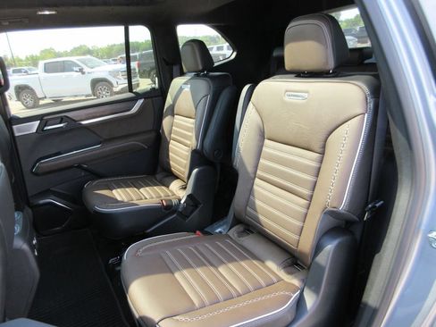 New 2026 GMC Acadia Denali Ultimate FWD image 11