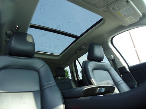 Used 2026 Lincoln Aviator AWD w/ Jet Appearance Package image 12