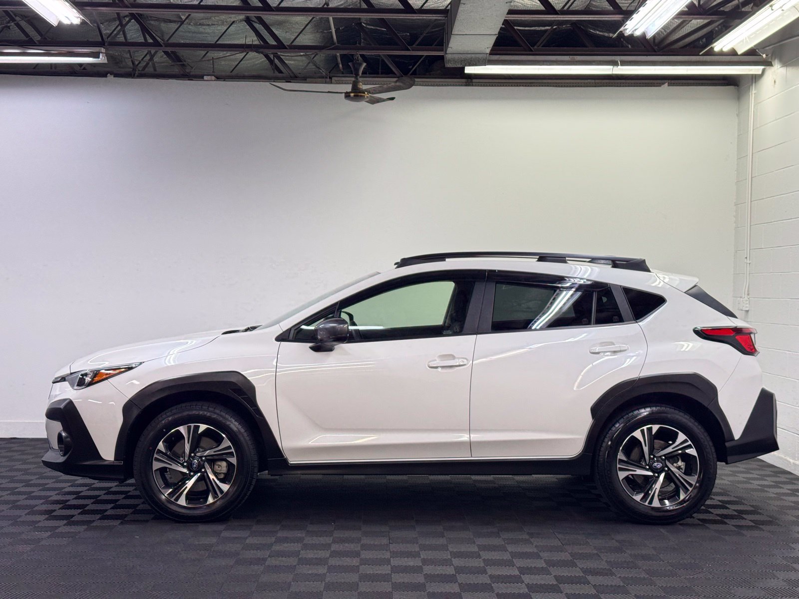 Used 2024 Subaru Crosstrek 2.0i Premium AWD/4WD image 3