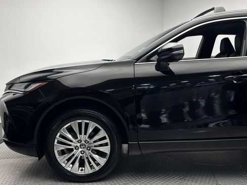 Used 2023 Toyota Venza XLE AWD/4WD image 5