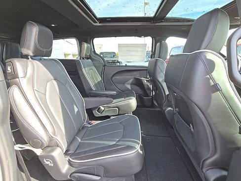 New 2026 Chrysler Pacifica Limited w/ S Appearance Package image 49