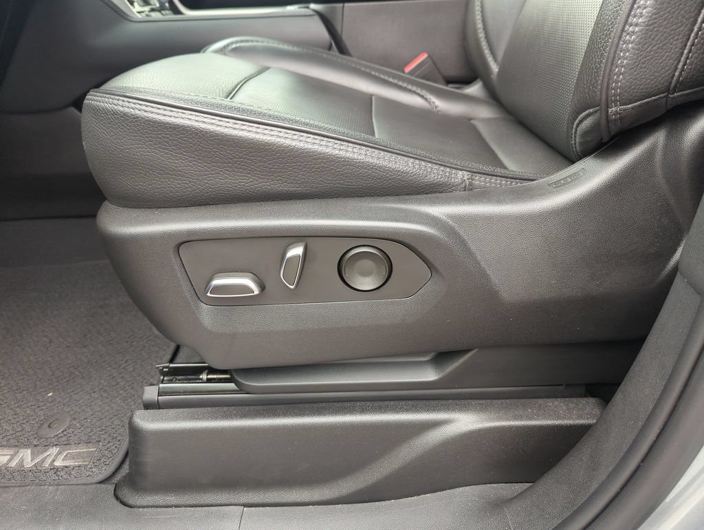 Used 2023 GMC Yukon XL Denali AWD/4WD image 12