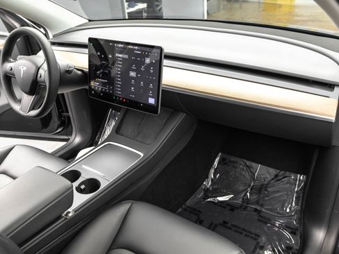 Used 2024 Tesla Model Y Long Range image 35