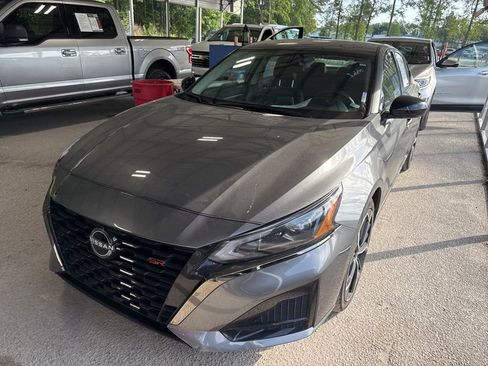 Used 2024 Nissan Altima 2.5 SR image 2