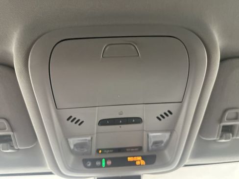 Used 2023 Chevrolet Equinox Premier FWD image 27