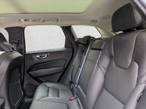 Used 2019 Volvo XC60 T6 Momentum w/ Protection Package Premier image 15