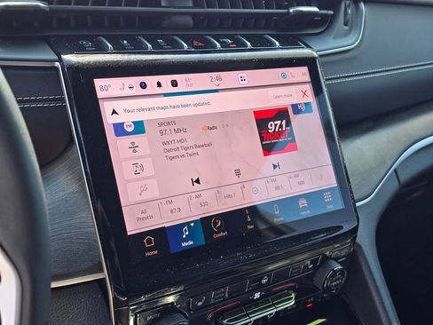 Used 2025 Jeep Grand Cherokee Limited image 19