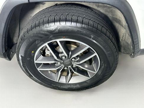 Used 2019 Jeep Grand Cherokee Limited image 11