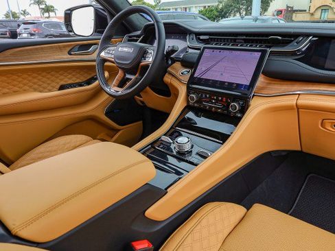 New 2025 Jeep Grand Cherokee Summit image 47