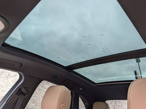 Certified 2023 Porsche Macan image 20