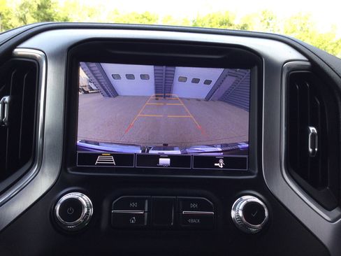 Used 2020 GMC Sierra 1500 SLT w/ X31 Off-Road Package image 11