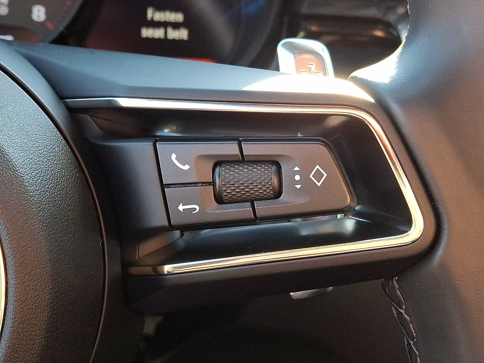 Used 2024 Porsche Macan AWD/4WD image 19