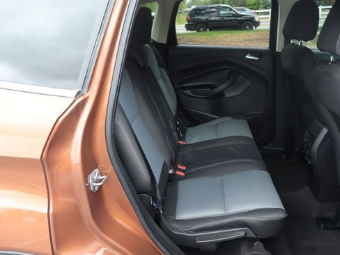 Used 2017 Ford Escape SE w/ SE Cold Weather Package AWD/4WD image 21