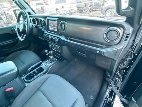 Used 2021 Jeep Wrangler Unlimited Sport S image 32