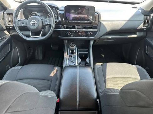 Used 2025 Nissan Pathfinder SV AWD/4WD image 16