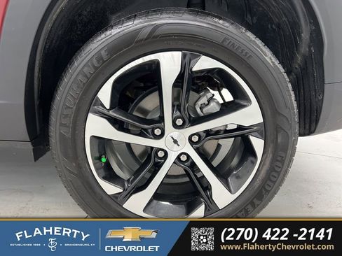 Used 2024 Chevrolet Trax RS w/ Driver Confidence Package FWD image 19