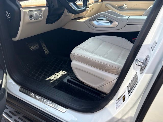 Used 2024 Mercedes-Benz GLS 450 4MATIC image 8