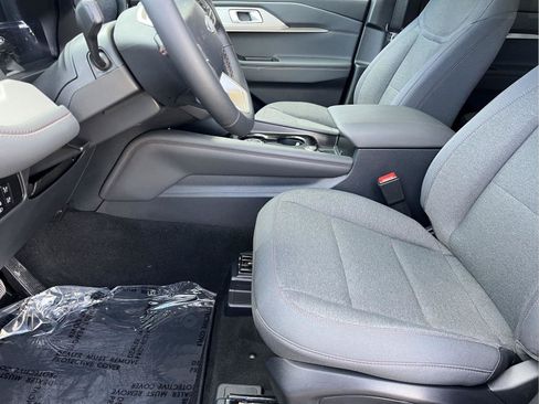 Used 2026 Ford Explorer Active AWD/4WD image 8