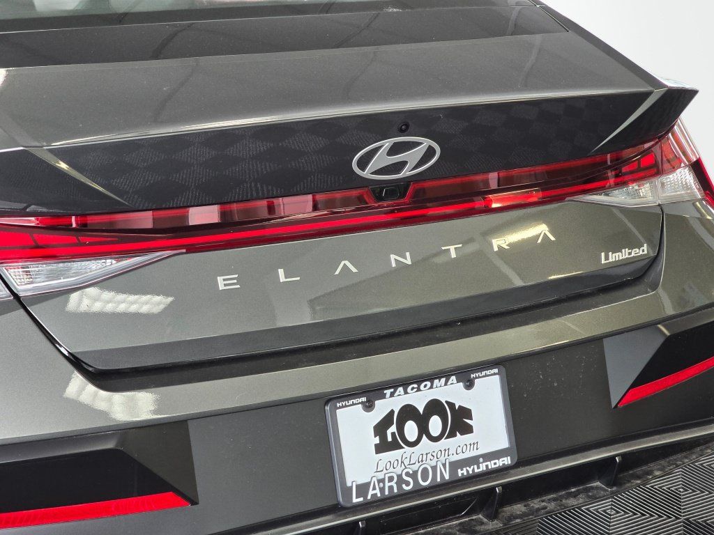 New 2026 Hyundai Elantra Limited FWD image 14