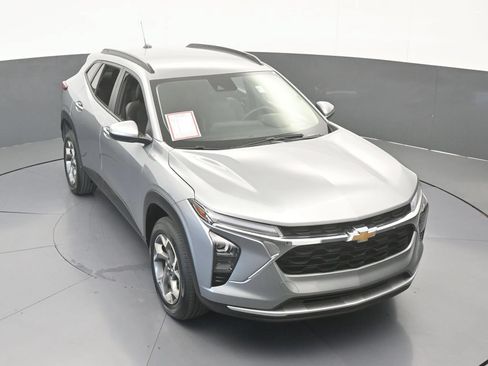 Used 2025 Chevrolet Trax LT w/ Driver Confidence Package FWD image 49