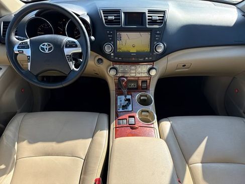 Used 2011 Toyota Highlander Limited w/ Tow Pkg FWD image 12