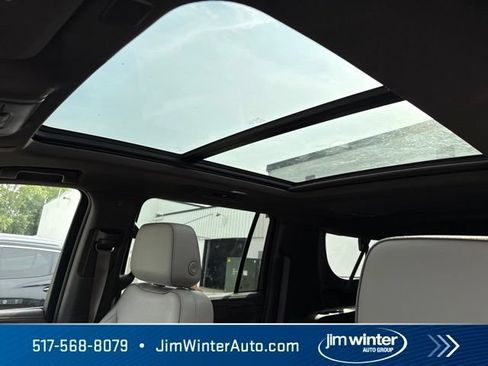 Used 2023 GMC Yukon XL SLT w/ SLT Premium Package AWD/4WD image 12