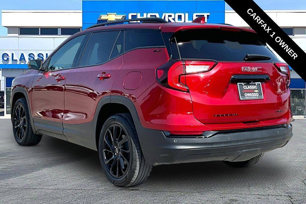 Used 2024 GMC Terrain SLT w/ Elevation Edition AWD/4WD image 3